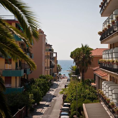 Appartamenti Linda San Bartolomeo Al Mare Exteriör bild