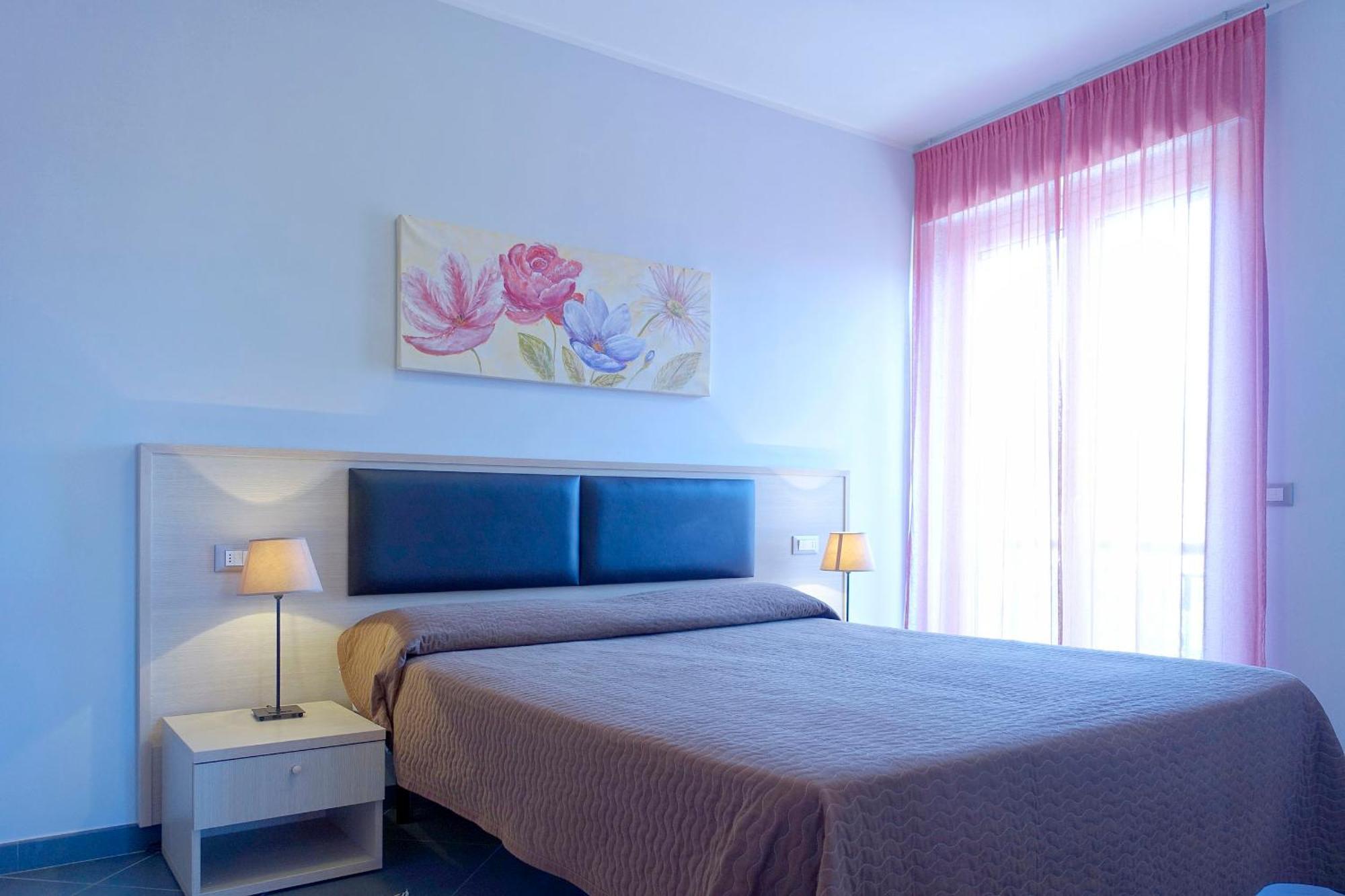 Appartamenti Linda San Bartolomeo Al Mare Exteriör bild