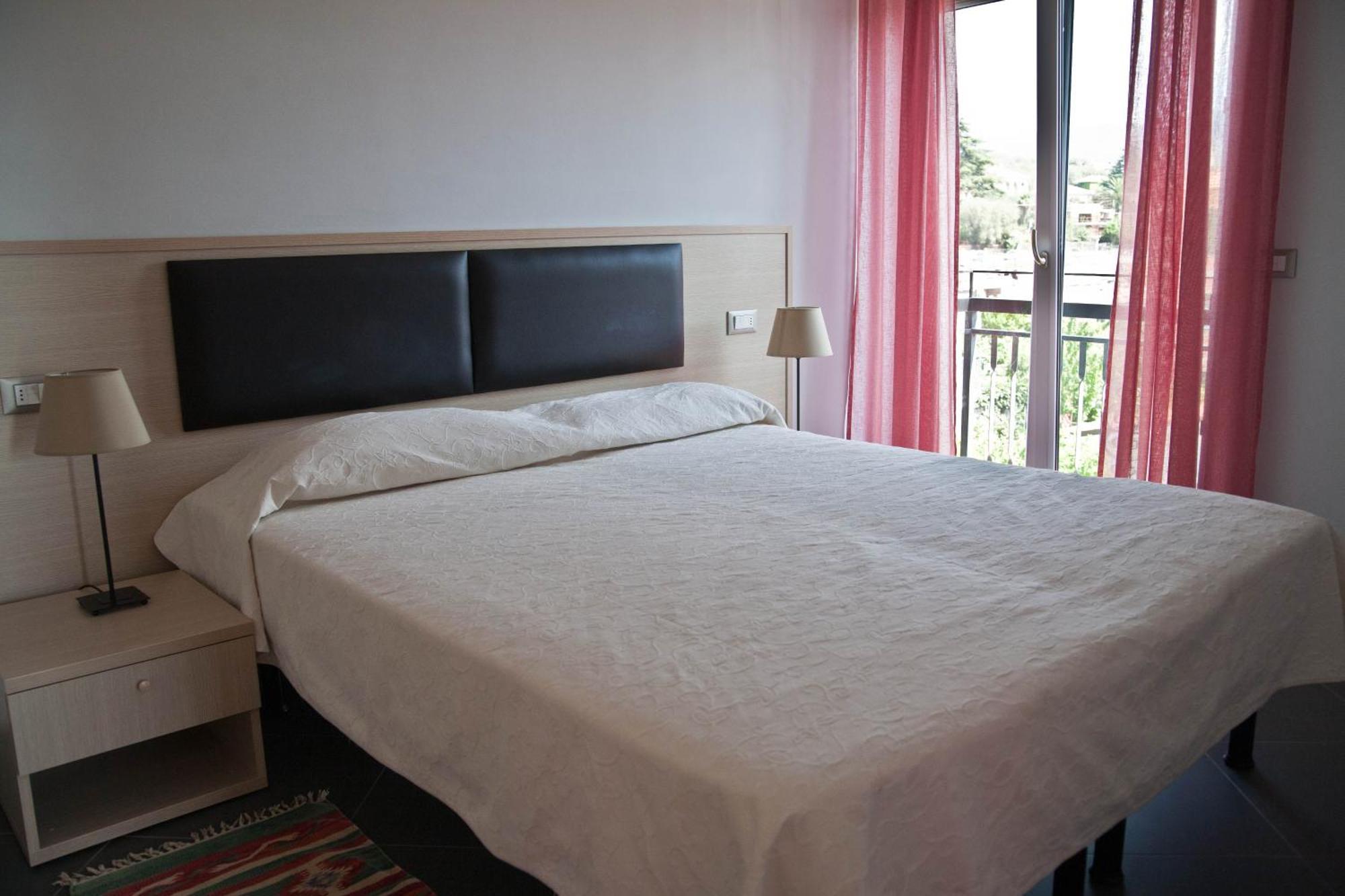 Appartamenti Linda San Bartolomeo Al Mare Exteriör bild